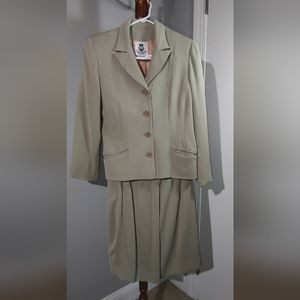 Dressy jacket and shorts, light olive green